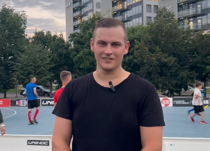 Iš 4 karto pavyko Arminui pasakyti kalbelę.👏🏻 Primenam, šiandien didysis susitikimas Lukiškių aikštėje, kur išsiaiškinsime, kas bus geriausi iš geriausių!🏑🏆#floorball&hellip;